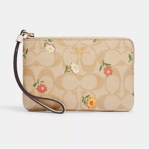 COACH * Corner Zip Wristlet In Signature Canvas With Nostalgic Ditsy Print
